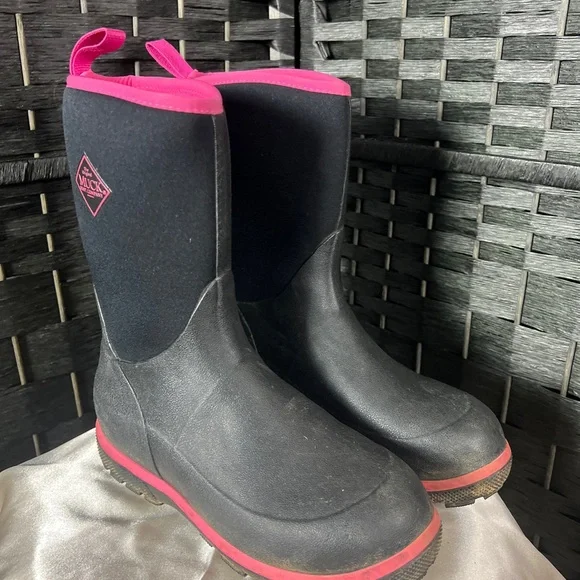 Youth Black and Pink Muck Chore Boots - Picture 1 of 4